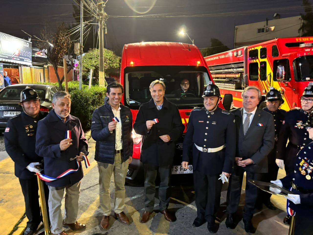 Autopista Central dona moderno vehículo de emergencias al cuerpo de bomberos